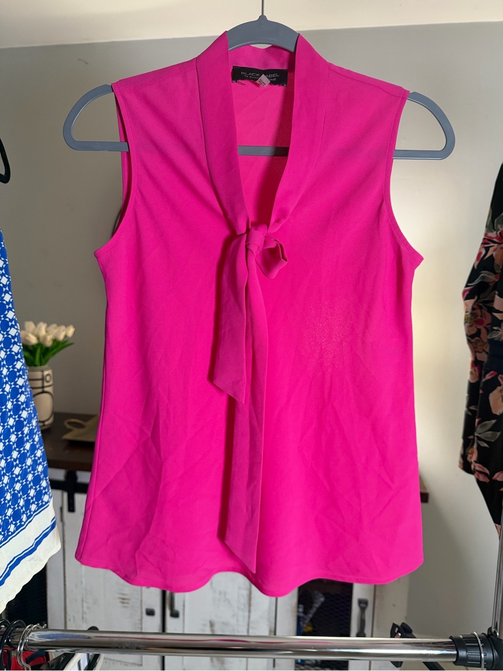 Black Label Evan Picone Bright Pink Sleeveless Tie-Neck Blouse XS